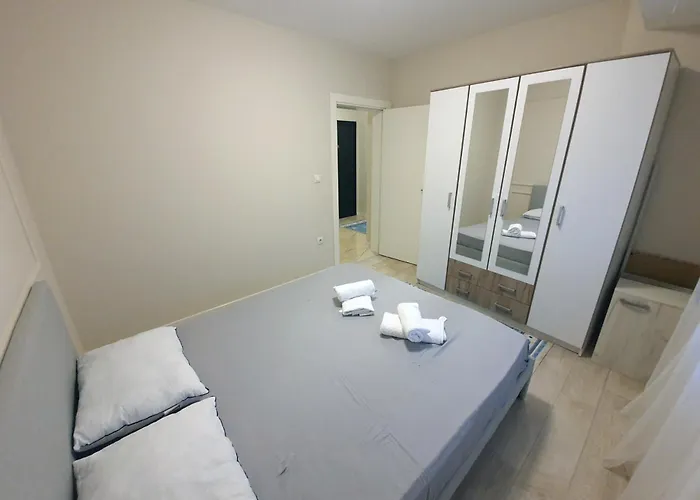 아파트 Studio Apartments *